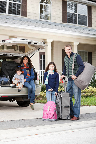 istock Family going on road trip 170042571