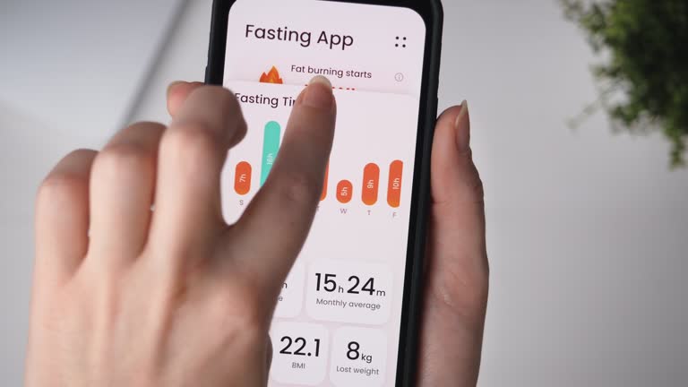 Tracking intermittent fasting time using a special smartphone app. Following a time-restricted diet with the help of a mobile application.