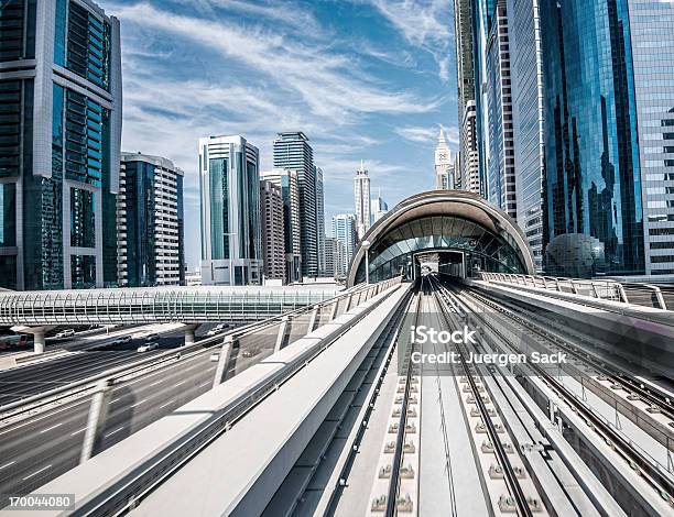 Traffico Di Dubai - Fotografie stock e altre immagini di Ferrovia - Ferrovia, Città, Futuristico