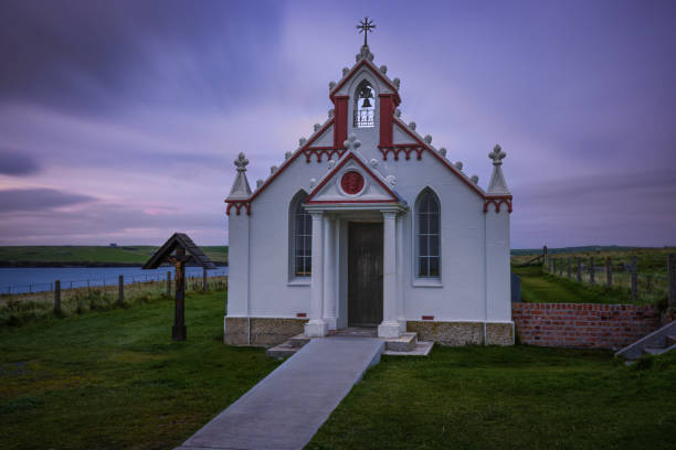 capela italiana nas ilhas orkney - scotland orkney islands chapel italian culture - fotografias e filmes do acervo