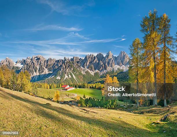 Foto de Outono Nas Dolomitas e mais fotos de stock de Beleza natural - Natureza - Beleza natural - Natureza, Belluno, Cena Não-urbana