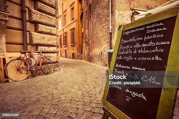 Foto de Menu Do Restaurante Na Rua Em Roma e mais fotos de stock de Restaurante - Restaurante, Roma - Itália, Sinal