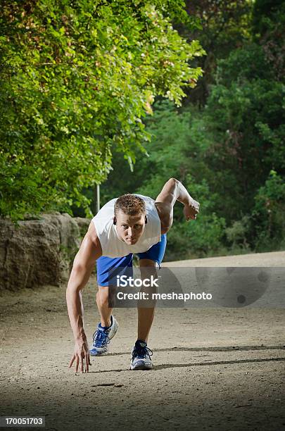 Atleta Na Posição Inicial - Fotografias de stock e mais imagens de Adulto - Adulto, Agilidade, Ao Ar Livre