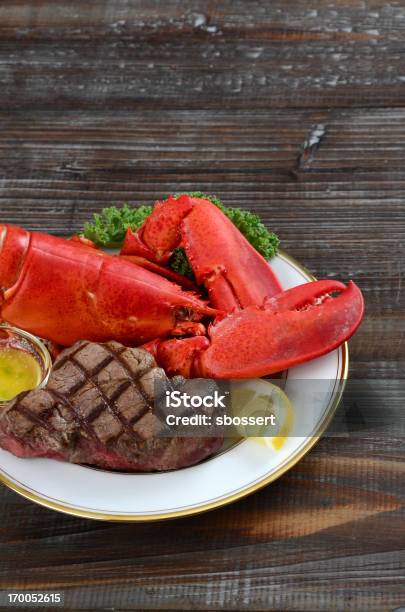 Lagosta E Bife Surfnrelva - Fotografias de stock e mais imagens de Carne e Frutos do Mar - Carne e Frutos do Mar, Lagosta - Marisco, Bife