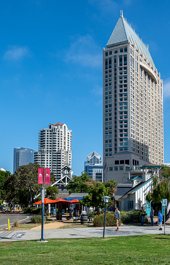The Seaport tower of the Manchester Grand Hyatt San Diego hotel showing the curved balcony on the Bayview terrace