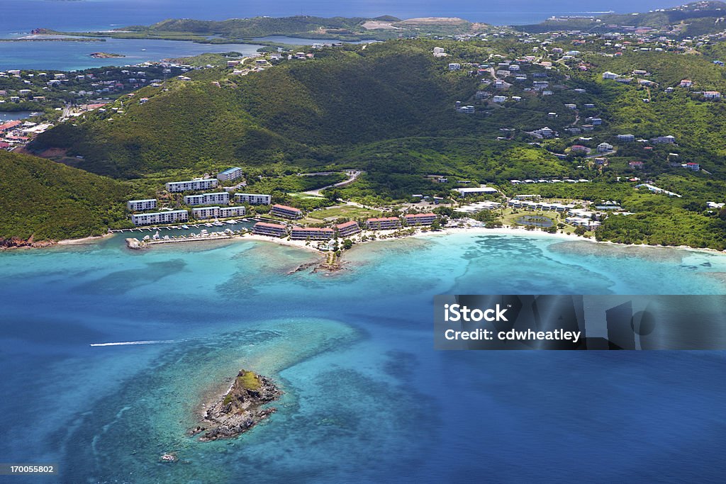 Foto aérea de safira de Bay, St. Thomas, Ilhas Virgens dos EUA - Foto de stock de Acima royalty-free