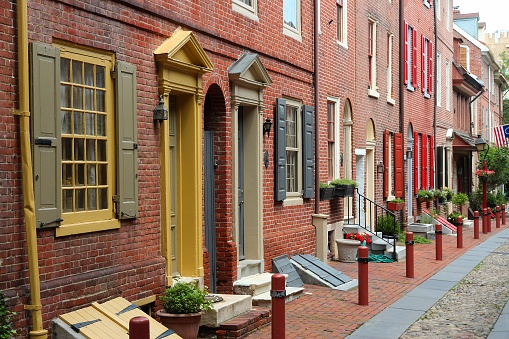 Old Philadelphia city. Elfreth's Alley historic district, landmark residential architecture.