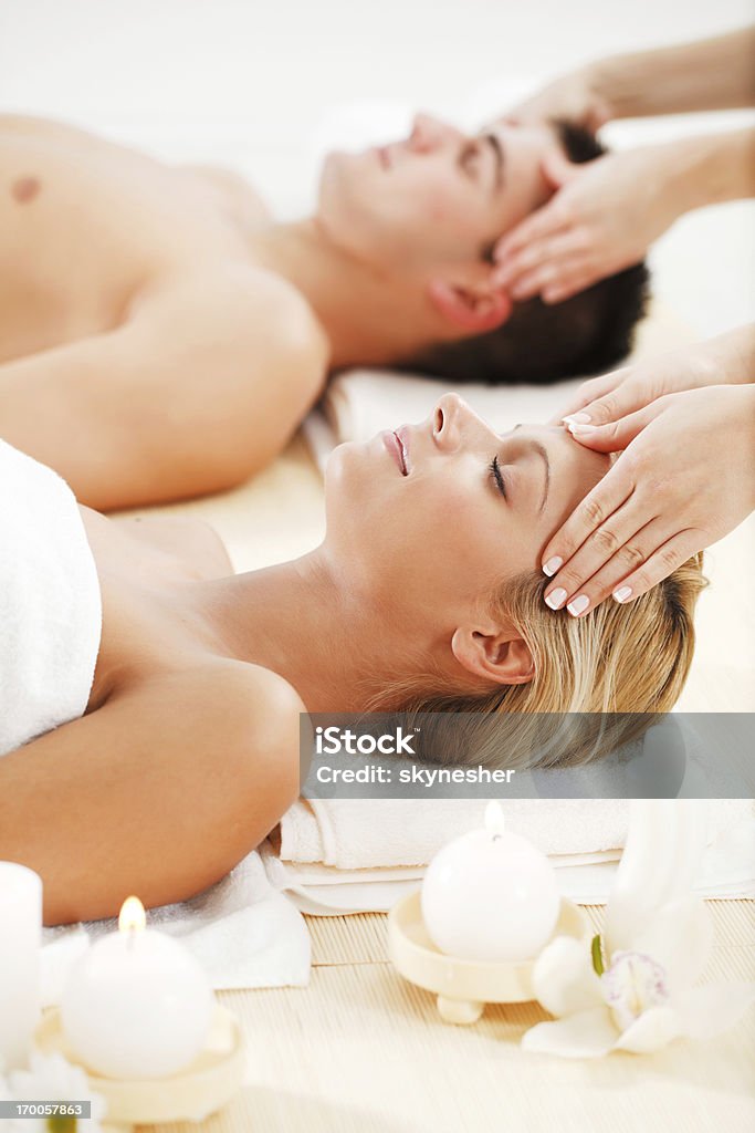 Romantisches Paar hat einen Kopf massage im spa-Center. - Lizenzfrei Paar - Partnerschaft Stock-Foto