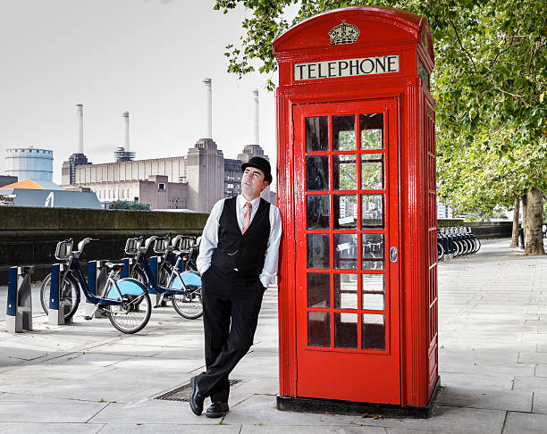 usina elétrica de battersea - london england business telephone booth commuter - fotografias e filmes do acervo