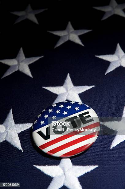 選挙投票ピン星とストライプでアメリカの国旗 - キャンペーンバッジのストックフォトや画像を多数ご用意 - キャンペーンバッジ, 縞模様, 2012年