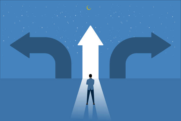 der geschäftsmann muss zwischen drei verschiedenen optionen wählen, die durch pfeile angezeigt werden, die in entgegengesetzte richtungen zeigen konzept, wählen sie den richtigen weg. wahlmöglichkeiten und entscheidungen, dilemmata bei der pfadwahl. - entscheidung stock-grafiken, -clipart, -cartoons und -symbole