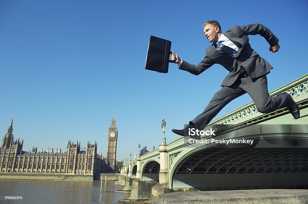 Inglês Empresário MP saltar na Ponte de Westminster Londres - Royalty-free Governo Foto de stock