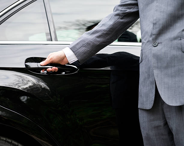 abertura de porta de carro - limousine imagens e fotografias de stock