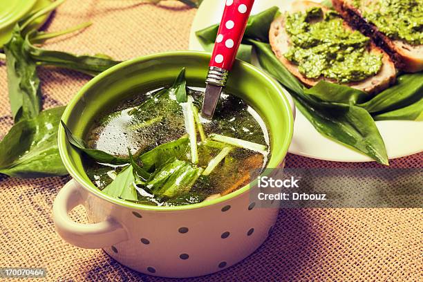 Sopa De Alhodeurso - Fotografias de stock e mais imagens de Alho-de-urso - Alho-de-urso, Comida, Alimentação Saudável