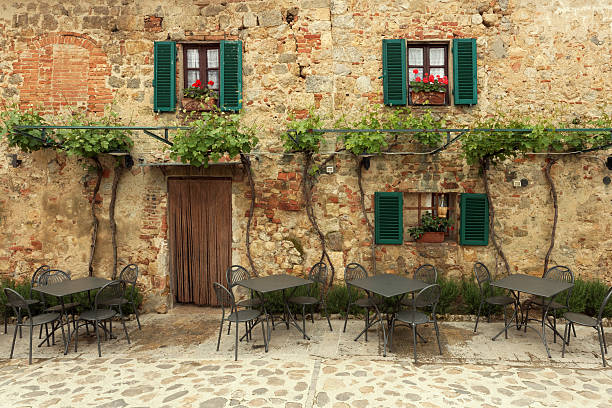 Restaurant tables in Italy Restaurant tables in Tuscany, Italy (shot in Monteriggioni) country inn stock pictures, royalty-free photos & images