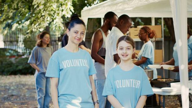istock Volunteers Support Efforts To End Hunger 1700725010