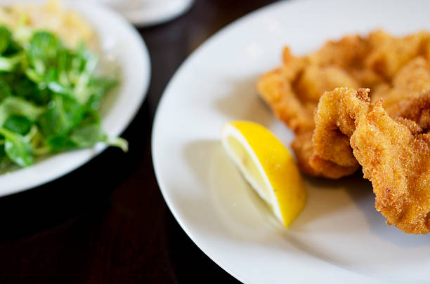 wiener schnitzel a vienna, austria - viennese schnitzel foto e immagini stock