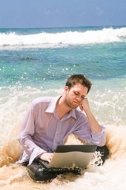 navigare in internet - stranded beached beach businessman foto e immagini stock