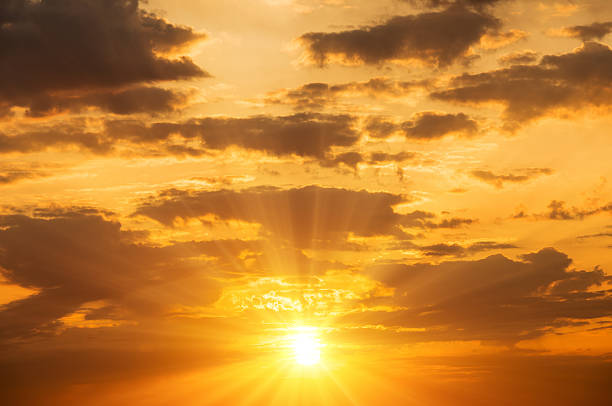 pôr do sol, nascer do sol cloudscapes - golden sunset - fotografias e filmes do acervo