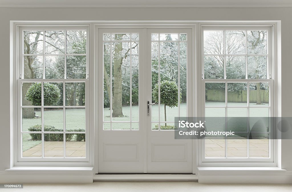 frosty vue à travers des fenêtres blanc - Photo de Fenêtre libre de droits