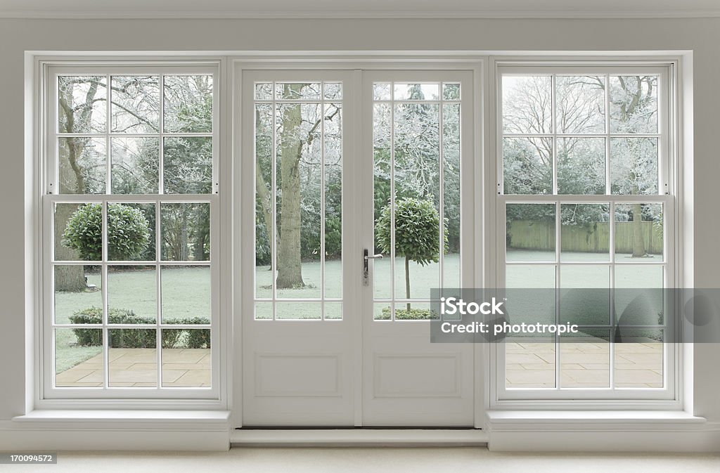 frosty vista através de branco windows - Royalty-free Janela Foto de stock