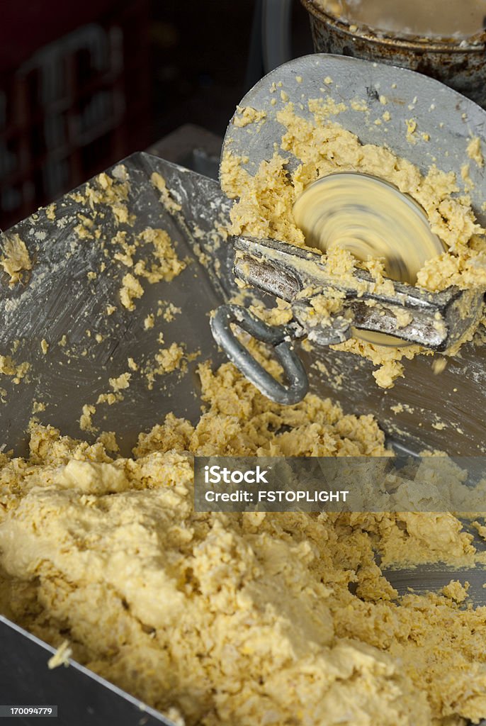 Mill para preparar masa de maíz - Foto de stock de Fábricas tradicionales libre de derechos