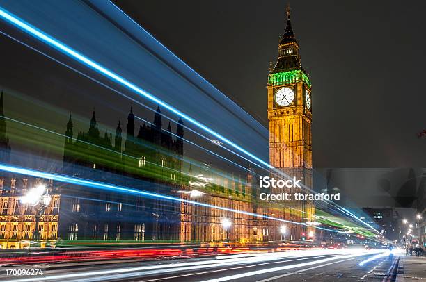 Cruzamento De Trânsito De Big Ben Em Londres Inglaterra - Fotografias de stock e mais imagens de Anoitecer