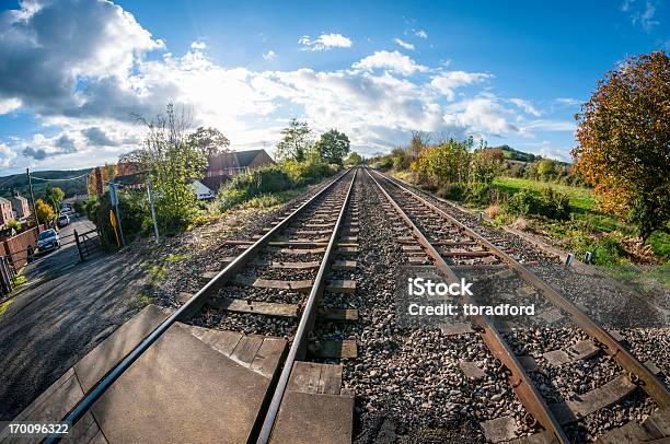 Vias Férreas - Fotografias de stock e mais imagens de Admirar a Vista - Admirar a Vista, Ao Ar Livre, Aço