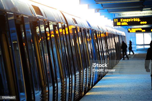 地下鉄電車 - 列車のストックフォトや画像を多数ご用意 - 列車, 1人, 乗り物のドア