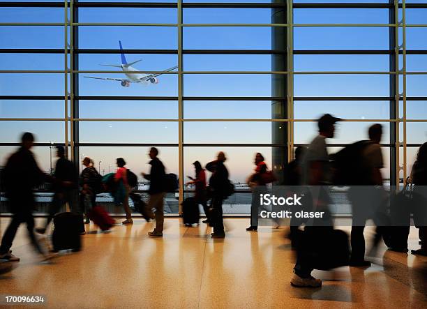 Terminal Lotniska Szkło Windows I Samolot - zdjęcia stockowe i więcej obrazów Lotnisko - Lotnisko, Budynek z zewnątrz, Nowoczesny
