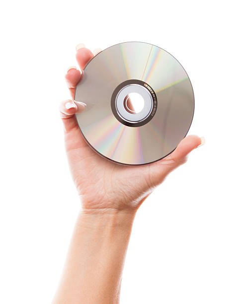 femmina mano tenendo vuota disco su bianco - cd cd rom dvd technology foto e immagini stock