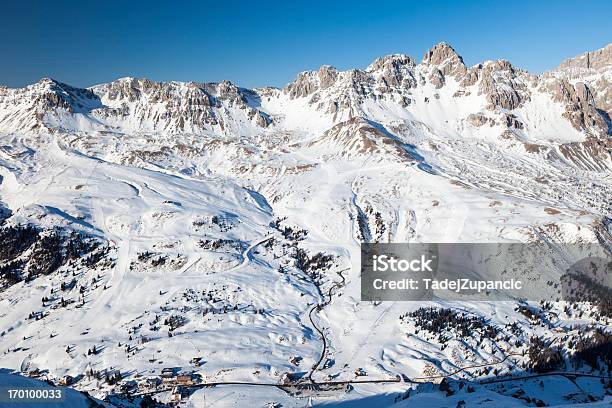 Passo San Pellegrino - Fotografias de stock e mais imagens de São Pelegrino - São Pelegrino, Esqui - Esqui e snowboard, Alpes Europeus