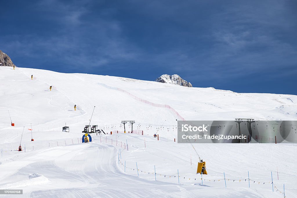 Recherche de la piste de ski - Photo de Activité de loisirs libre de droits