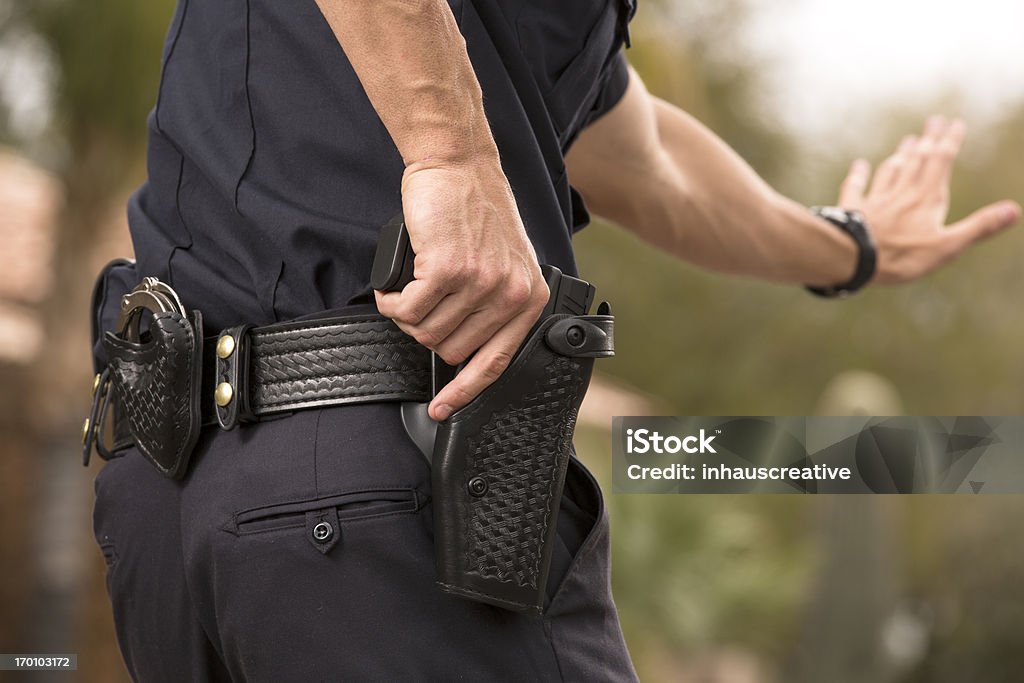 Polícia a preparar para desenhar a sua arma - Royalty-free Força policial Foto de stock