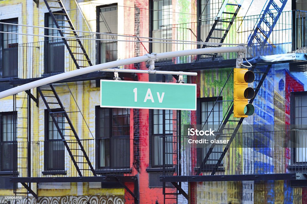 1 ER Avenue signer et feu - Photo de 1ère Avenue - Manhattan libre de droits