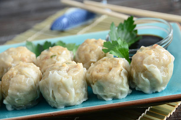 cerdo shumai - shumai fotografías e imágenes de stock