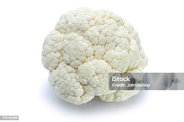 Coliflor Foto de stock y más banco de imágenes de Coliflor - Coliflor, Recortable, Fondo blanco