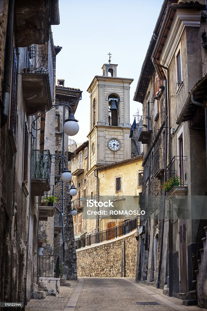 Campanile in Piazza Vecchia, Scanno, L'Aquila Provincia, Abruzzo Italia - Foto stock royalty-free di Ambientazione esterna