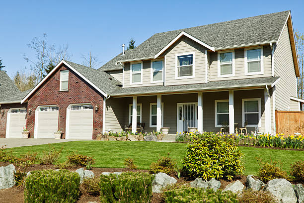 istock Colonial Style home with a perfect lawn 170122678