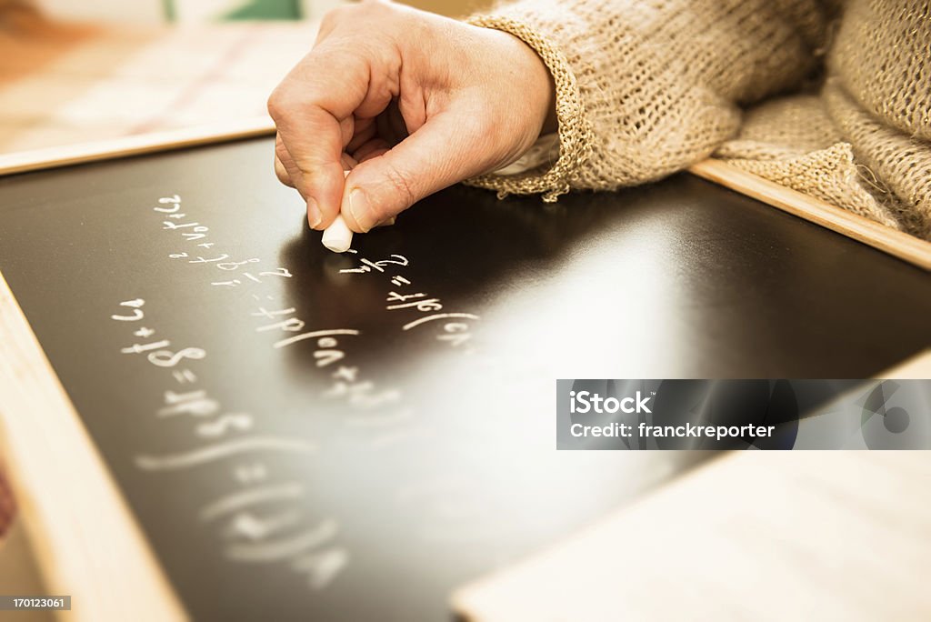 수학 교사 쓰기 굴절률은 blackboard - 로열티 프리 수학 스톡 사진