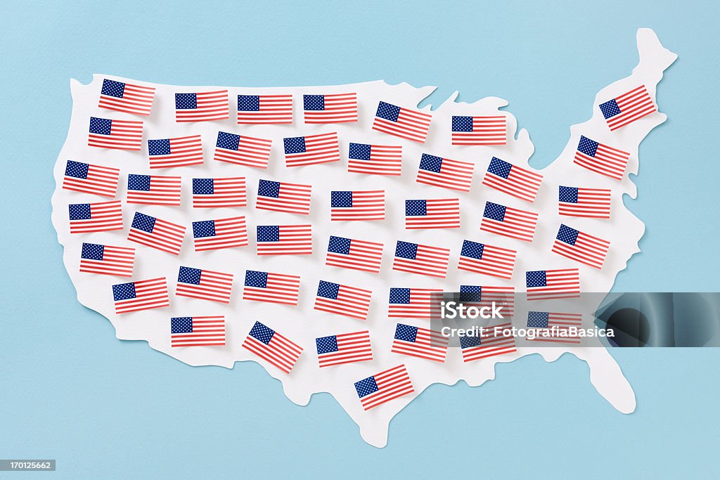 Drapeaux américains sur notre carte - Photo de États-Unis libre de droits