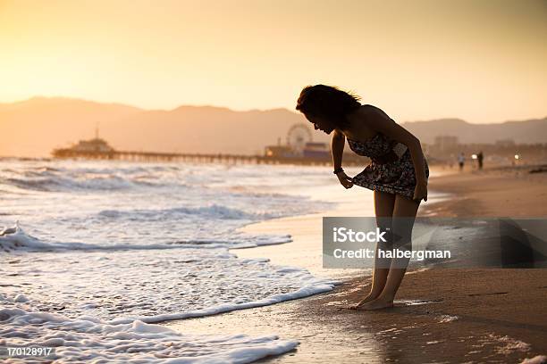 Girl はサンタモニカビーチ - サンタモニカ桟橋のストックフォトや画像を多数ご用意 - サンタモニカ桟橋, 人物, サンタモニカビーチ
