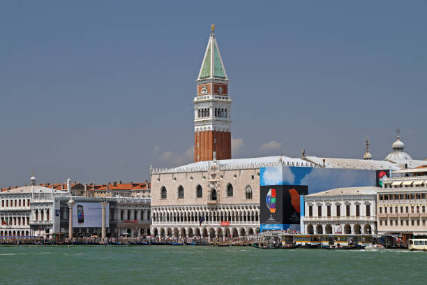 doge palace venice summer - travel outdoors tourist venice italy imagens e fotografias de stock