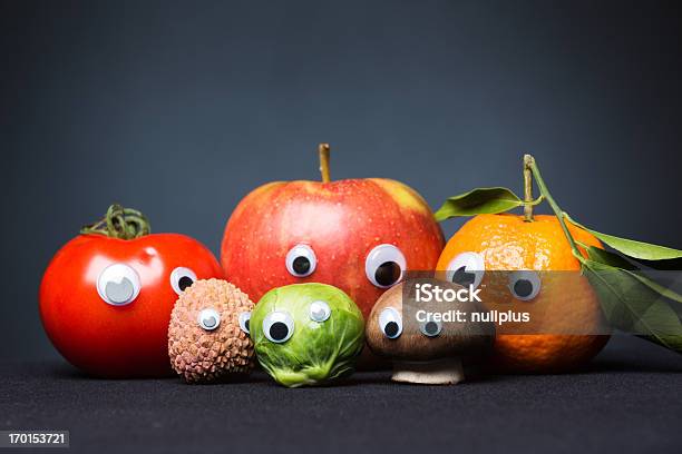 Foto de Engraçado Com Olhos De Frutas E Legumes e mais fotos de stock de Humor - Humor, Fruta, Legume