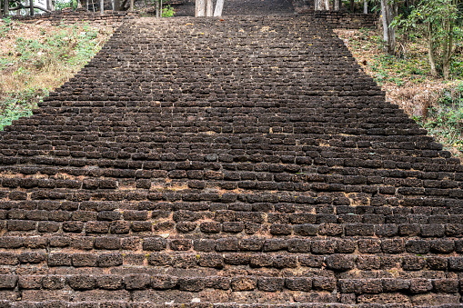 Wat Khao Phanom Phloeng is a 13th-century temple located near the Yom River in Si Satchanalai Historical Park.