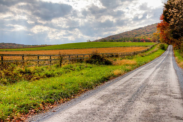 campagne automne paysage hdr - autumn landscape usa country road photos et images de collection