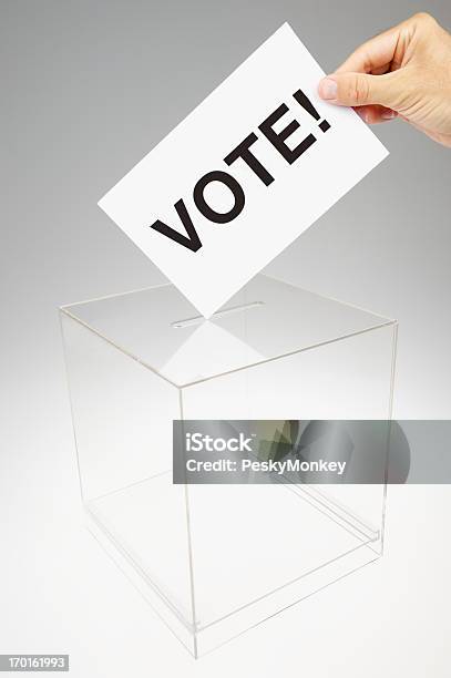 Voto Mensagem No Cartão De Voto Na Urna Eleitoral - Fotografias de stock e mais imagens de 2012 - 2012, Boletim de Voto, Conceito