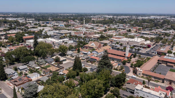 istock Historic Downtown Lodi California Buildings 1701645182