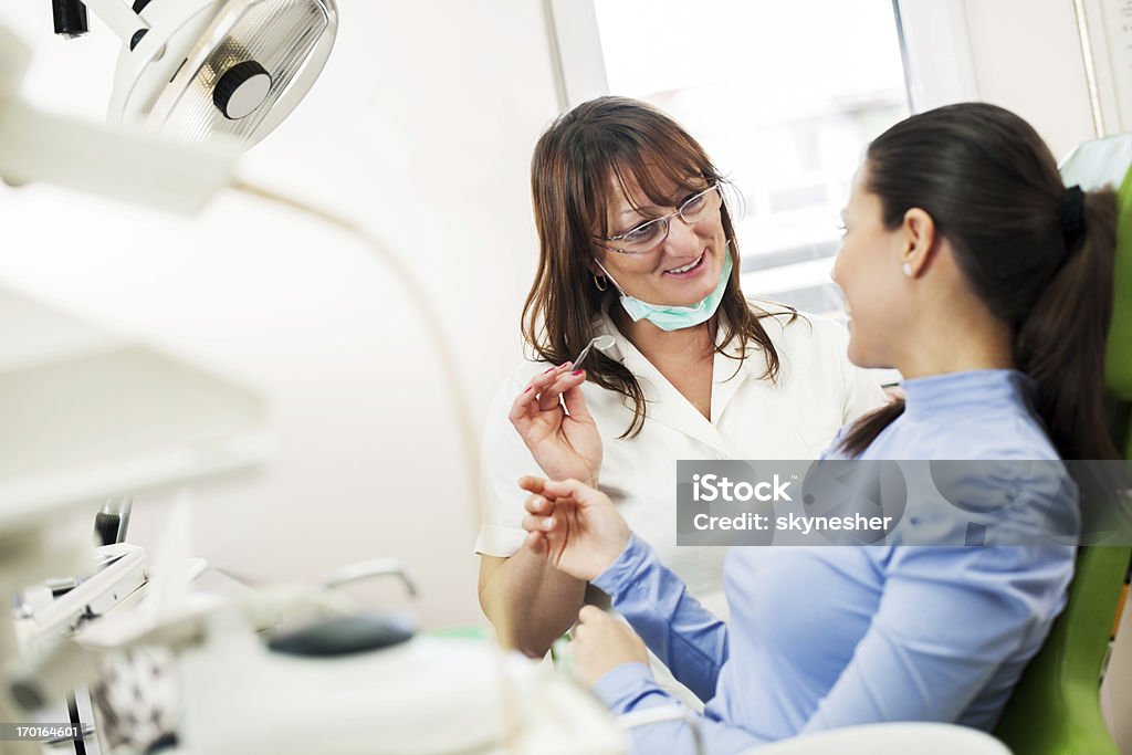 Alegre mulher visitando o Dentista. - Foto de stock de 30 Anos royalty-free