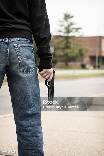 Scuola Shooter Verticale - Fotografie stock e altre immagini di Edificio scolastico - Edificio scolastico, Educazione, Arma da fuoco